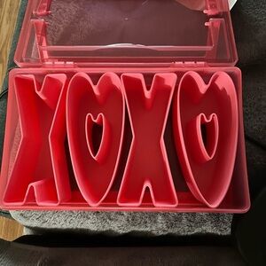 Snackle box hold snacks